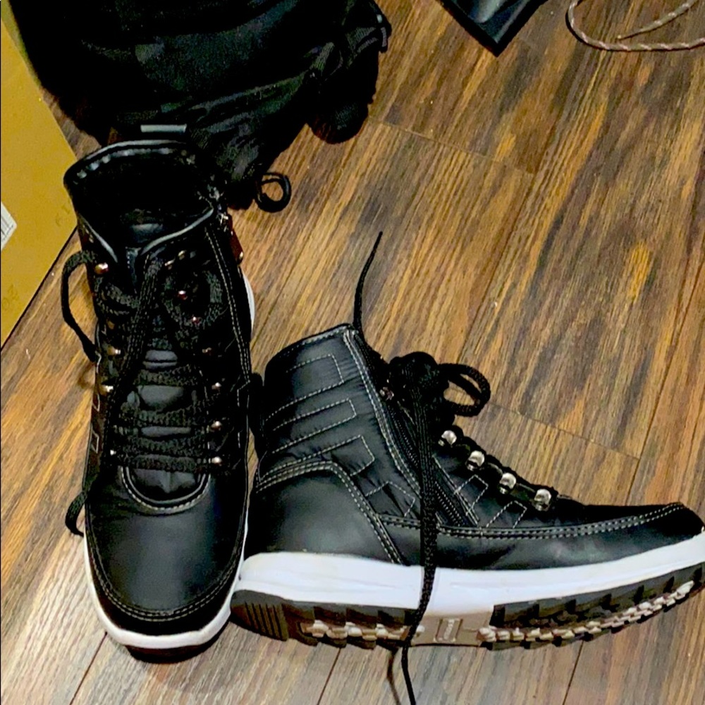 Waterproof shoes